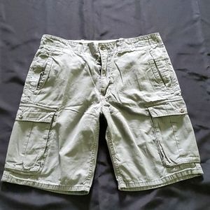 Men's size 33 Levi Strauss cargo shorts